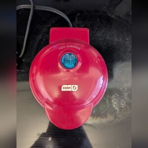 Dash Pink Mini Waffle Maker